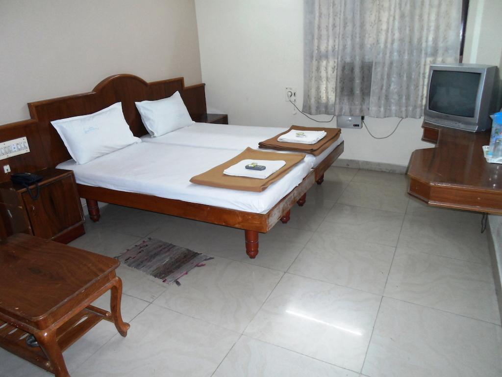 Hotel Sunilkrishna Tirupati Quarto foto